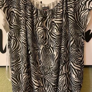 Vince Camuto 1x zibra print lined blouse